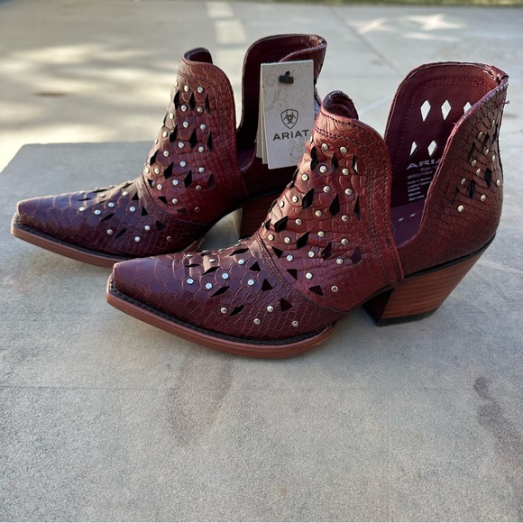 Ariat Dixon Studded Ankle Boots Red Snake Western Cowgirl Size 6.5 NIB - Picture 2 of 13
